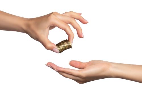 自治会費1500円の集金で2000円を入れたら「崩して用意して」と返されました。集金のためにわざわざ買い物をして崩すって納得できません。支払う側が用意するものなのでしょうか？