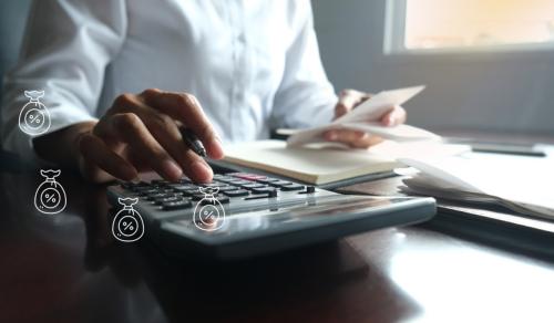 定年まで5年、貯金はわずか「300万円」で焦っています。退職金「1000万円」を受け取れるなら、今から無理に貯める必要はないのでしょうか？