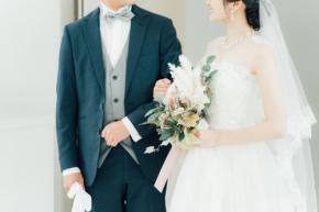 友人が「結婚式参列」を当日ドタキャン！“料理・引き出物”はキャンセル不可で「1人3万円」ほどなのに、相手からは1円ももらえず…催促するのは“非常識”ですか？ 今後の付き合いのために我慢すべきでしょうか？