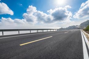 夫は近所の「中央線がない道路」でも「標識がなければ時速60kmまで出せる」と思っているようです。9月1日から生活道路の速度ルールが変わると聞きましたが、今まで通り走ると違反になるのでしょうか…?
