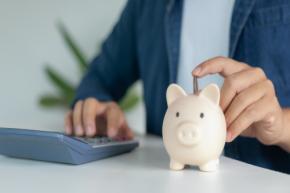 毎月の給料をほぼ使い切っていて貯金はほとんどありません。「貯金ゼロの人も意外と多い」と聞きますが、実際どのくらいいるのでしょうか？ 貯金は手取りの何割くらいできれば安心ですか？