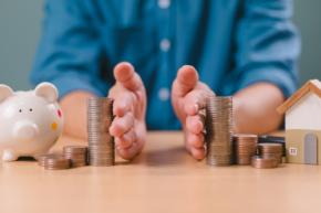 亡くなった父は「孫の教育費」として5年間、兄にだけ毎年「100万円」を援助。不公平に感じますが、本人は「教育費だから遺産とは別」とのこと…。遺産分割では考慮されないのでしょうか?