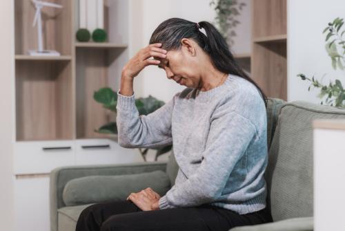 夫が亡くなり「遺族年金」でギリギリの生活を送る50代の母。実は条件を満たせば「毎年約64万円」も上乗せされる「中高齢寡婦加算」という制度があるのに、役所は教えてくれないって本当!?