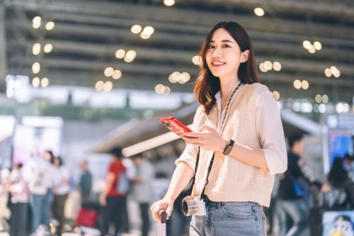 海外旅行で「5日間」スマホを使う予定です。海外用の通信サービスと、今の契約の海外利用では、料金のどこを比べればよいでしょうか?