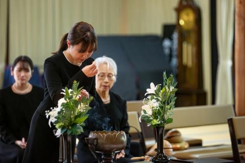 父が亡くなり、母が一人暮らしになりました。家賃は月10万円で年金暮らしです。安い部屋へ引っ越したほうがいいと思いますが、引っ越し費用を考えると、どのくらい家賃が下がれば住み替えるメリットがあるでしょうか?