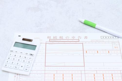 母が「5000万円の土地」を“非課税”で相続→10年後“母から長男”への相続時「320万円」課税されショック! なぜ同じ“家族間の相続”なのに、親子では「相続税」がかかったのか…注意点を確認