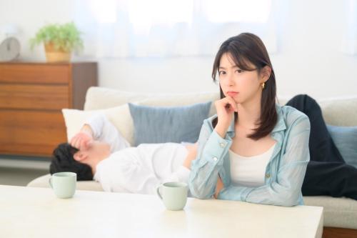 「パートナーに独身気分を感じる」割合は“結婚5年未満”で76.8％!? 夫の支出制限ギャップと「じぶんファースト支出」が引き起こす“夫婦のすれ違い”を防ぐ方法