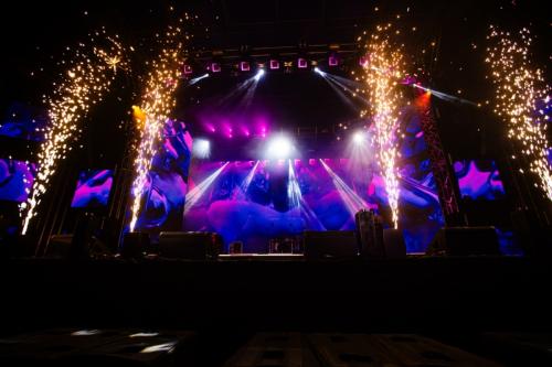 初めて推しのライブで遠征します。東京から北海道なのですが、チケット代や新幹線、ホテル、グッズ代などを合わせると7万円くらいかかりそうです。1回の遠征費用の相場はいくら？