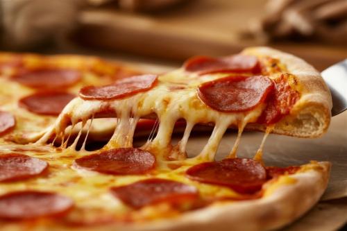 SNS「オリーブの丘がサイゼの上位互換すぎる」と話題！「パスタ390円、ピザ590円、デキャンタ赤ワイン690円」でおつまみも充実…ただし“店舗数少なめ”で珍しい!? メニュー・価格を比較