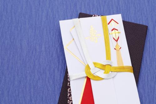 両親から「100万円」ずつ結婚祝いでもらいました。それぞれ「110万円以下」なので、贈与税はかかりませんよね？