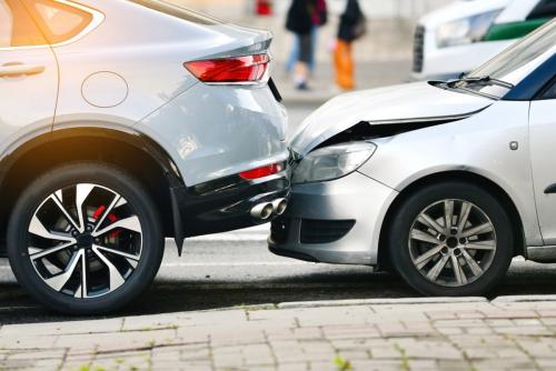 納車3ヶ月の「アルファード」が追突され“修理代80万円”! 相手が「保険で払う」と言ってくれましたが、売却時「事故車なので査定が100万円下がる」とのこと…この“格落ち分”も相手に請求できますか?