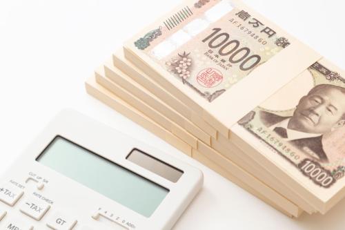 退職金から「500万円」を30歳の息子に贈りたいです。「年110万円以内なら贈与税はゼロ」と聞きましたが、一括で渡した場合の贈与税額はいくらかかりますか?