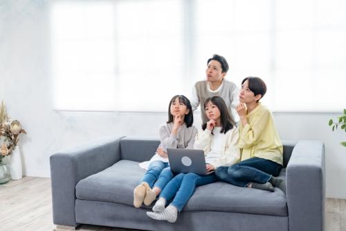 共働きで子どもが2人います。子どもを1人ずつ夫と妻の扶養に入れることはできるのでしょうか?できる場合のメリット・デメリットを教えてください。