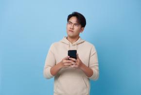 親が高齢で、15年以内には4000万円ほど相続する可能性があります。今は住宅ローンや教育費で家計に余裕がないのですが、将来相続できるなら、今は無理に貯金しなくても大丈夫でしょうか？