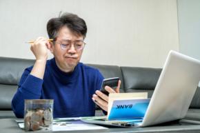 年内に退職する予定ですが、「11月末」と「12月末」で迷っています。同僚から「退職日によって年末調整が変わる」と聞いたのですが、税金にも差が出るのでしょうか？ 2026年の年末調整で知っておきたいポイント