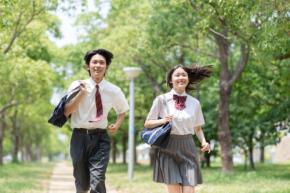 友人夫婦は子ども2人を私立に通わせ、毎年旅行にも行っています。「世帯年収1000万円」あれば、こんなにゆとりのある生活ができるのでしょうか？
