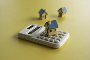 住宅ローン「3500万円」を“1.3%の変動金利”で組みたい! 夫は「2.0%になったら30年で428万円も増える」と“固定金利希望”ですが、実際そこまで上がるでしょうか?「固定・変動」の最適解とは