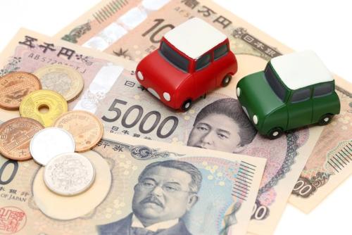 「車検や税金も月額に含められるカーリースがある」と聞きました。毎月の車関連費を一定にしたい場合、契約前にどこまで確認しておくべきでしょうか？