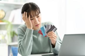 リボ払いで毎月「1万円」払っているのに、残高はまだ「30万円」…。カードを使い続けていると、いつまでたっても払い終わらないのでしょうか?