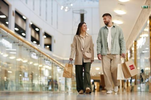 毎週「イオン」で買い物をするわが家。夫が「株を買えば優待もラウンジも使えてお得じゃない?」と言いますが、株の購入費用まで考えると、本当に元が取れるのでしょうか?