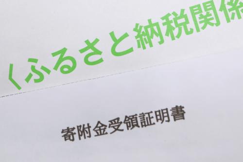共働き夫婦ですが、ふるさと納税は夫に任せきり。「夫婦で寄付しないともったいない」と友人に言われましたが、私も自分名義で寄付したほうが世帯全体では得なのでしょうか?