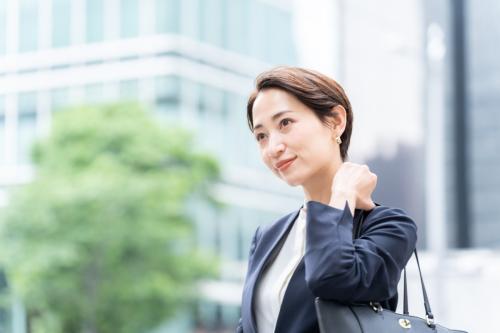 40歳の私と大学時代の友人は、ともに「年収500万円」です。私は社員50人の会社、友人は大企業勤務。「50代になれば差がつく」と言われましたが、本当でしょうか?