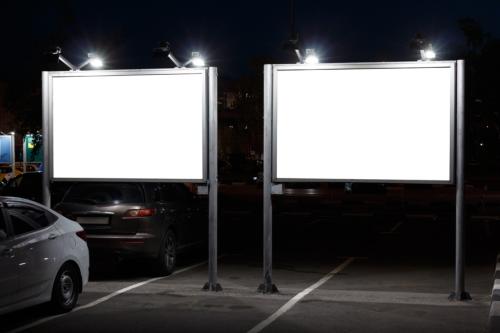 「夜間最大500円」のコインパーキングに翌朝まで停めたところ、精算額は「3000円超」で困惑…。「最大500円」のはずなのに、なぜ“6倍以上”の料金になったのでしょうか？