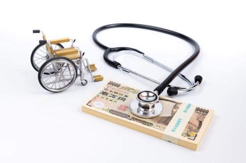 母の介護費「月9万円」を私が全額負担しています。兄は「相続は2人で半分ずつでしょ」と言いますが、3年間なら私の負担は「324万円」…不公平に感じるのですが、本当に同じ割合で分けるしかないのでしょうか?