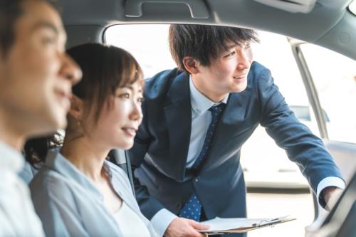 愛車ヴォクシーに「残クレ満期で200万円払えないなら新型へ」とディーラーの誘いに乗り後悔!「新型に乗り換えれば月3万円台のまま」のはずが“一生ローンが終わらない”!?「ボーナス加算額」を吊り上げる巧妙な見積りの正体