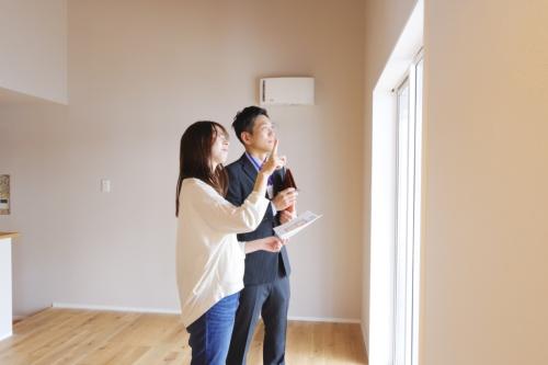 東京で「まともな2人暮らし」には“家賃17万円”必要!? SNS投稿に「給与が高くても家賃で消える」「まだ安いほう」の声…もはや東京に住めるのは「限られたエリート」だけ? 家賃高騰で“物件選び”はどう変わるのか