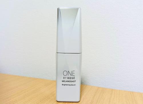 【実録】肌のくすみや“シミ・ソバカス対策”に「ONE BY KOSE メラノショットP」を購入!「普段使いに6270円は高い」とためらうも、結局“2回リピート”する理由。使い続けて感じた「肌の変化」とは