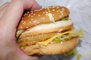 マクドナルドに知らないキャラいたんだがコイツ誰だ？