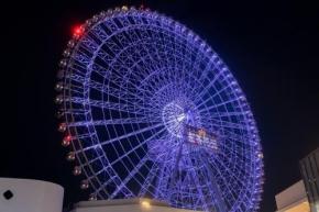 「紅茶花伝」が日本一高い観覧車「OSAKA WHEEL」とコラボ！ TinyTANと一緒に“紫”のゴンドラに乗ろう