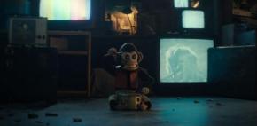“動かない人形”だから厄介だ。　『THE MONKEY／ザ・モンキー』周囲で人が死にまくる“猿のおもちゃ”が怖すぎる
