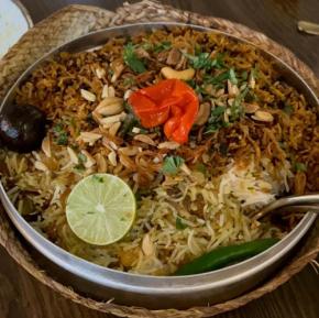 絶品ラクダ料理と「サウジ文化を味わえる」体験型レストラン！ Aseebレストラン