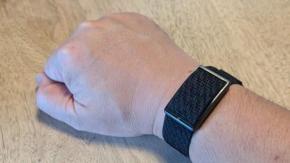 画面もボタンも通知もない　だがそれがいいフィットネストラッカー「POLAR Loop」レビュー