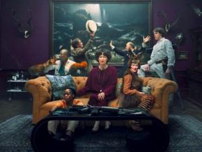 「はい、みんな死んだ」　ティルダ・スウィントン主演の終末世界ミュージカル『THE END』絶望的“避難訓練”映像［ホラー通信］
