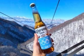 【長野県】野沢温泉スキー場に“焚火バー”が爆誕。コロナビールが仕掛ける「ゴールデンモーメント」とは…