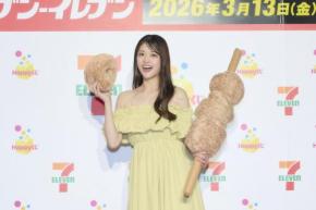 「BIG!ぬいぐるみからあげ棒」は取り外し可能! 松村沙友理「小顔効果もありそう」 Happy くじ『セブン-イレブン』