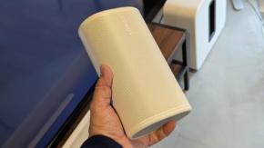 据え置きでも持ち運びでも単体でステレオサウンドが楽しめるスマートスピーカー Sonosが「Sonos Play」を発売