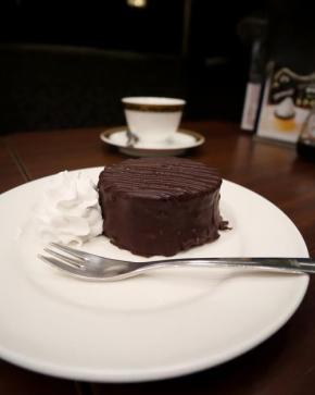 SNSで話題のザッハトルテ→喫茶室ルノアールを直撃してみた