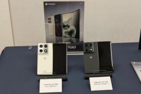 モトローラ初の横開き折りたたみスマホ「razr fold」を8月4日発売へ　IIJmioならMNPでのりかえ価格19万9800円に