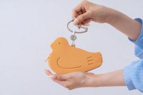 鳩サブレーがそのまま入る! 豊島屋「鳩の日」限定ポーチ『はとっこ』がかわいすぎる♡
