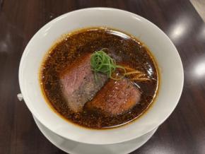 ミシュラン常連「鳴龍」が放つ牛肉麺、2300円の一杯に詰まった圧倒的な完成度