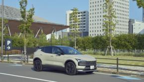 電動化ボルボの主役「EX30」に、アウトドアスタイルな「クロスカントリー」新設定！