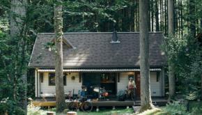 ログの「平小屋」を体験！ 小さく建てて、大きく遊ぶ、BESSの「栖ログ」。
