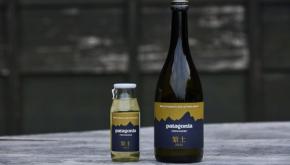 パタゴニアから、自然の力で醸す日本酒「繁土 ハンド」が到着。今年は熟成を経て、よりまろやかな味わいに。