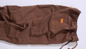 「厨房からスケートまで」。サービスワークスのシェフパンツは、ダブルニーの変わり種!