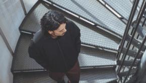 ダウンとフリースのリバーシブル。毎日着たくなるドベルグとTAIONのコラボジャケットに注目！