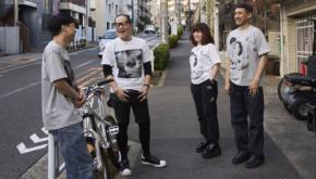 ユナイテッドアスレと河村康輔がコラボTシャツをリリース。千駄ヶ谷の人気蕎麦店「ほそ島や」で限定配布が決定！